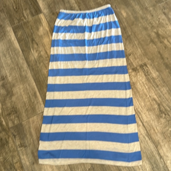 C & C California long swim skirt cover up. - Picture 3 of 5